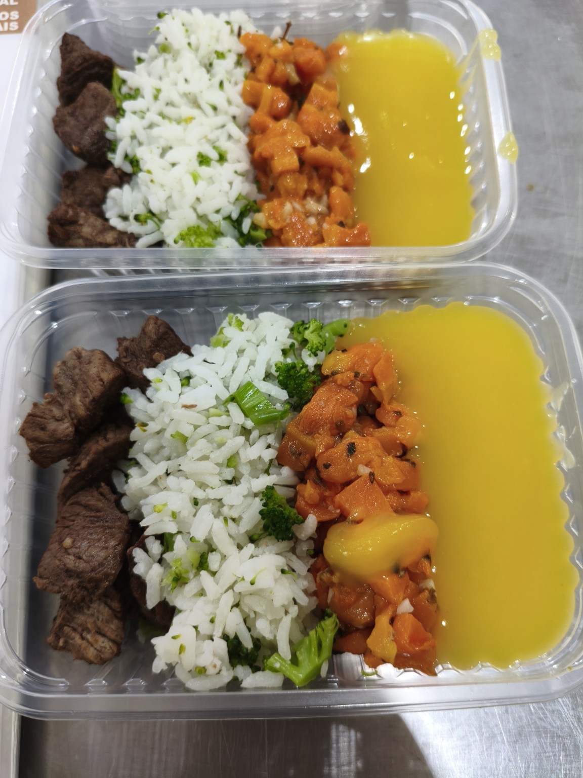 Refeição Panelinha Kids com arroz, brócolis, carne, cenoura e purê